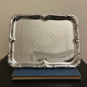 TRAY VINTAGE SILVER Tone Metal (possibly Stainless Steel/Silver plate) Decorative Sideboard/Serving Tray.Vtg Decorative Tray Etching to top