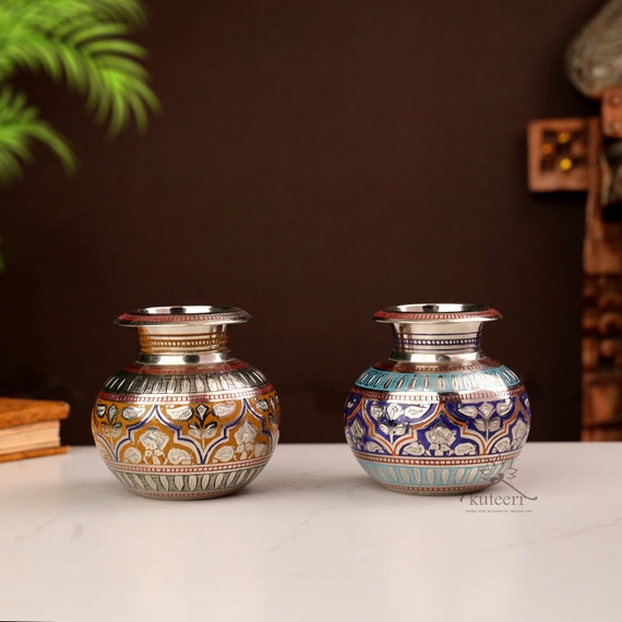 真鍮彫刻入り花瓶セット:ヴィンテージ ラジャスタン手工芸品 真鍮彫刻入り花瓶セット:ヴィンテージ ラジャスタン手工芸品
