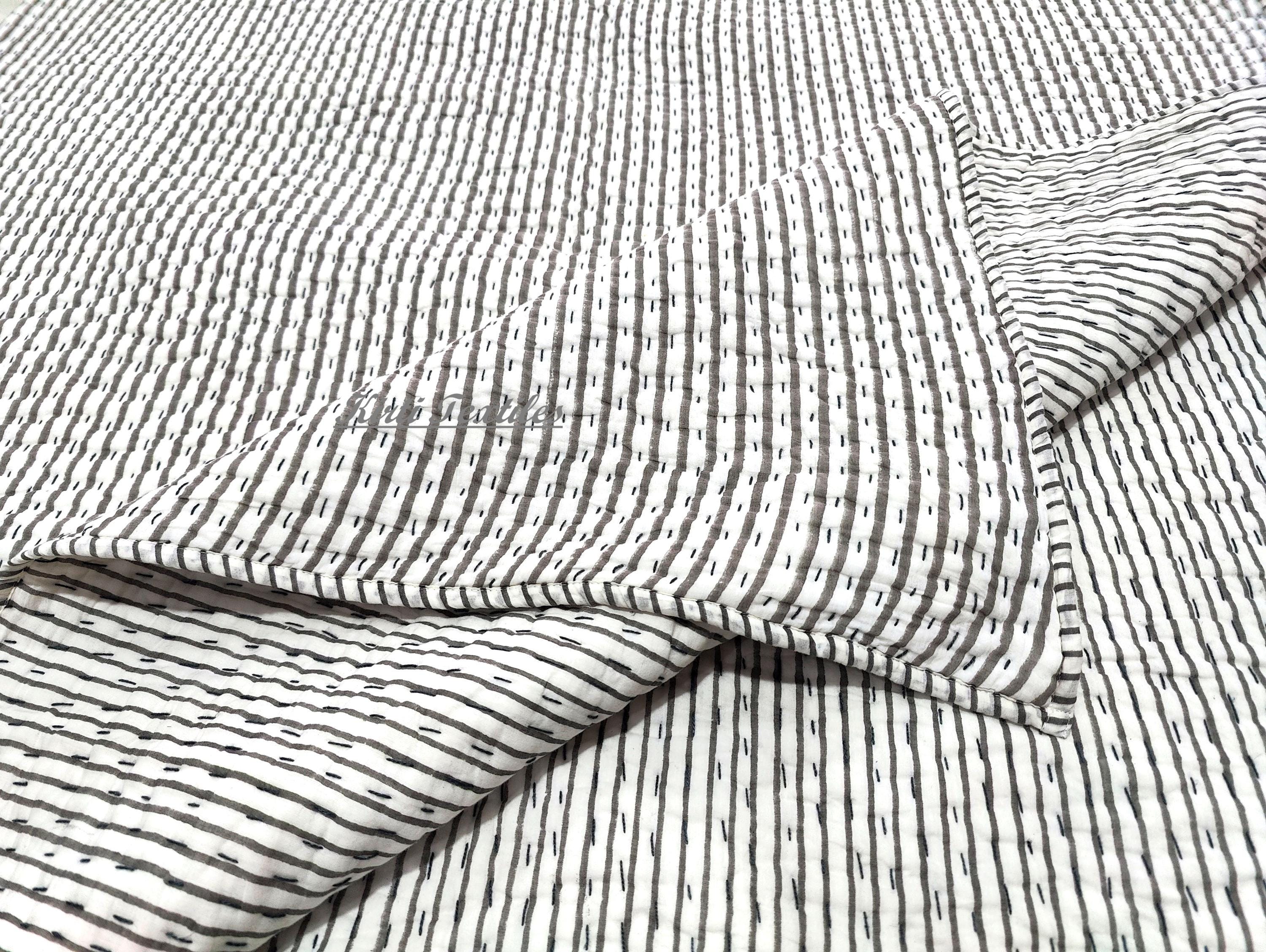 Trapunta Kantha con stampa a blocchi a mano e motivo a strisce grigie, trapunta trapuntata in 100% cotone morbido, trapunta indiana reversibile, coperta AC/copridivano in cotone