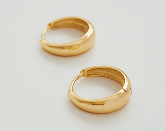 Pendientes de aro cónicos / Pendientes de aro minimalistas tipo huggie / Pendientes de plata de ley chapados en oro de 18k / Regalo de joyería para ella