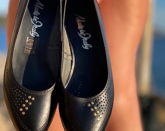 Scarpe basse vintage / Pelle nera italiana / Scarpe basse a punta / Prodotte in Italia / Taglia 40 / Nuovo stile retrò con tacco basso, alta qualità / scorte esaurite