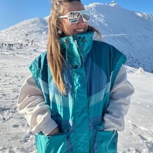 Gilet bleu turquoise veste en nylon vintage sans manches urbain streetstyle des années 80 des années 90 ski snow mode blouson parka oldschool unisexe femme homme