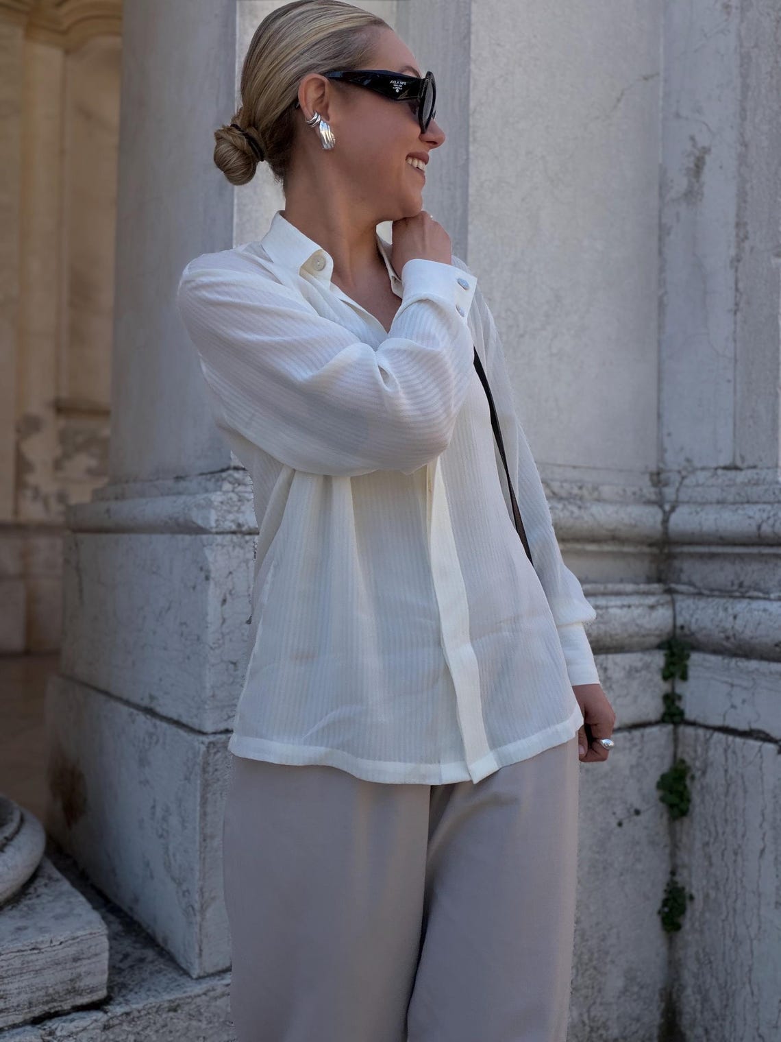 Vintage women’s shirt | white / creamy, Ecru blouse | Button-Up, silky high quality minimalist quiet Luxury, foto 2 de 5