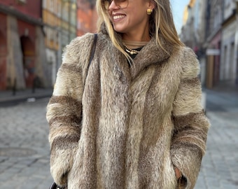 Abrigo vintage de piel natural beige y marrón, elegante, color gris nutria, aspecto lujoso, estilo mob wife, chaqueta oversize de piel auténtica para mujer.