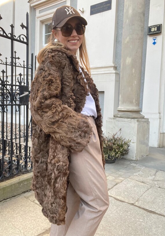 Vintage Brown Coat Curly Lamb Wool Fur Coat Elegant Karakul Woman Vintage Brown Coat Curly Lamb Wool Fur Coat Elegant Karakul Woman