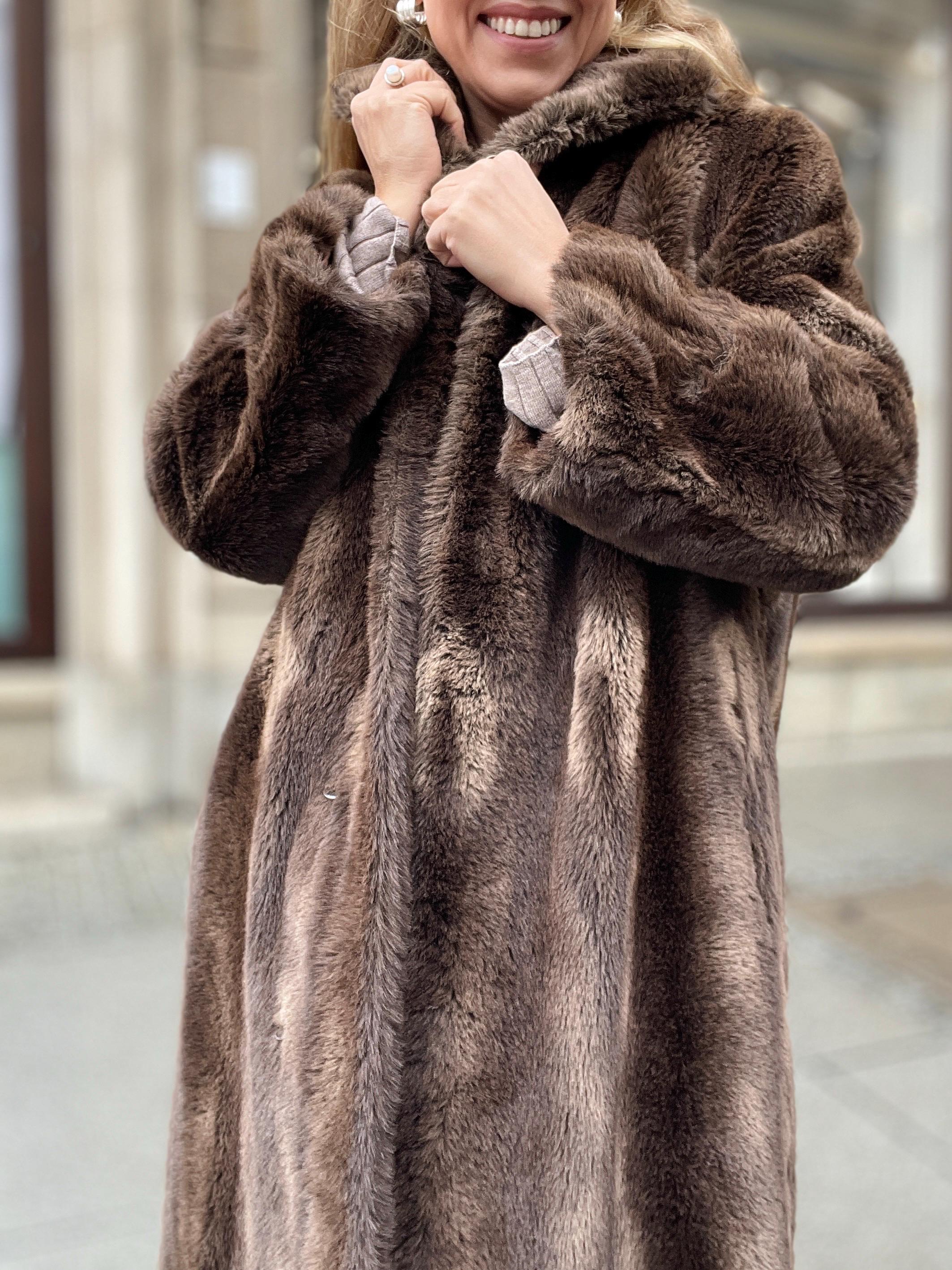 ジャケット・アウター vintage fur jacket / Mods coat Long Faux Mink Fur Vintage Coat Brown and Beige Luxury Maxi Lenght