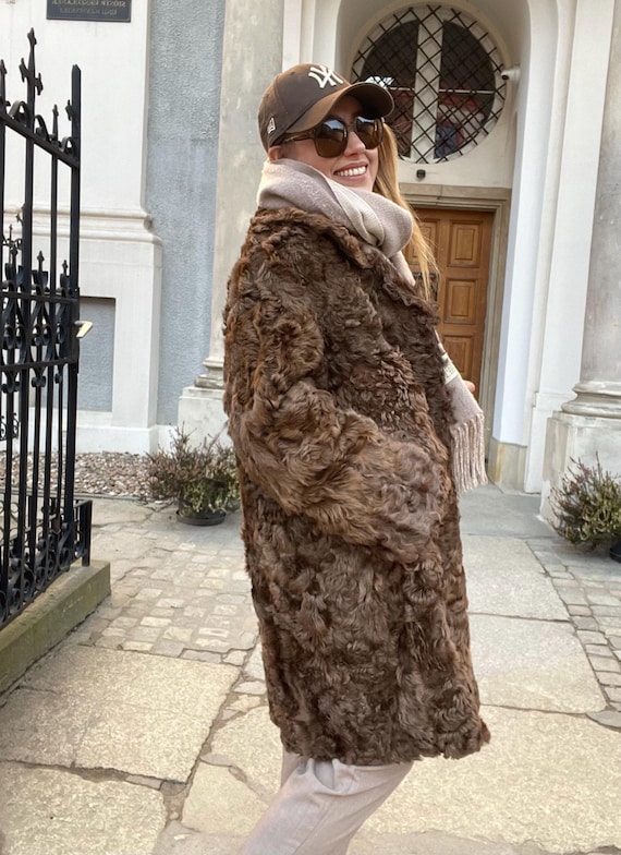 Vintage Brown Coat Curly Lamb Wool Fur Coat Elegant Karakul Woman