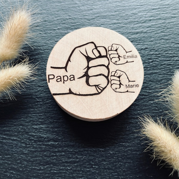 Personalisierter Holz-Flaschenöffner mit Magnet und Namen der Kinder - Perfektes Geschenk für den Vater oder zum Vatertag