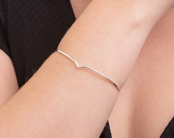 Minimalistyczna bransoletka V - ręcznie robiona w Brazylii - srebro próby 925
