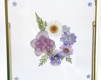 Marco de flores prensadas hecho a mano para decoración del hogar en oro de 14 k / Arte de flores secas para colgar en la pared, marco de acrílico con flores moradas