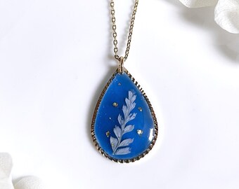 Collar de hojas de helecho secas hecho a mano en oro de 14 k / colgante de resina con flores prensadas, regalo de cumpleaños y aniversario para ella.