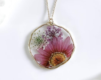Collar de girasoles reales prensados en color púrpura y rosa, oro de 14k, colgante de resina con flores secas, joyería botánica, regalo de cumpleaños o aniversario para ella.