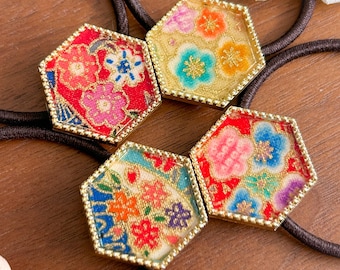 Goma para el cabello floral japonesa en oro de 14k, diadema de resina hecha a mano, cinta para el cabello con diseño único, accesorio para el cabello con diseño oriental, regalo para ella.