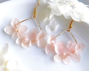 Pendientes hechos a mano en oro de 14k con hortensias secas reales / pendientes de resina de flores secas, regalo elegante de aniversario de cumpleaños para ella