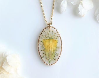 Collar de flores de colza prensadas secas, hecho a mano en oro de 14 k / Colgante de resina con flores prensadas, regalo de cumpleaños y aniversario para ella.