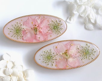 Pinzas para el cabello hechas a mano con delphinium seco real en oro de 14k. Accesorio para el cabello de resina de flores secas. Regalo para ella, cumpleaños, aniversario.