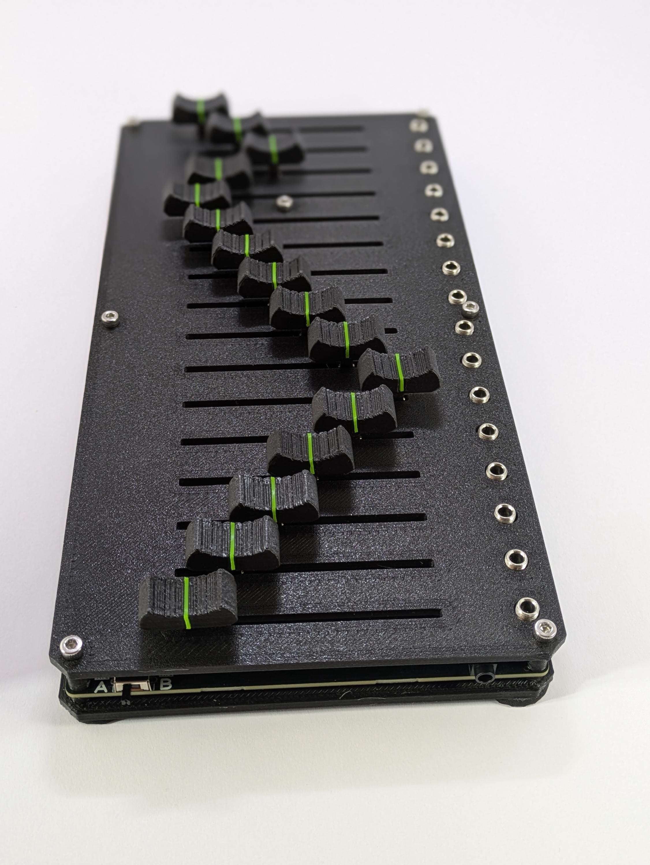 - COMPACT X-TOUCH 16チャンネル コントローラー・フェーダー MIDI→USB接続 製品一覧 ベリンガー公式ホームページ - DTM・DAW