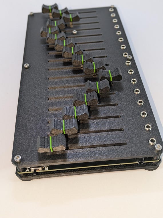 AXESS electronics MFC5 MIDI コントローラー AXESS electronics MFC5 MIDI コントローラー MFC5™ MIDI