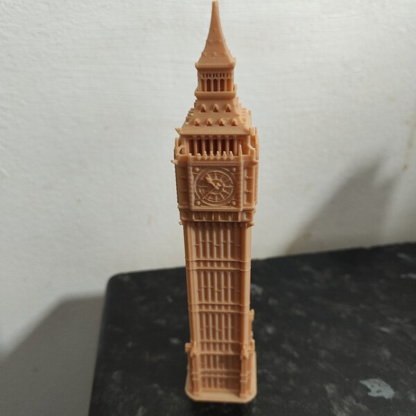 Modelo impreso en 3d del Big Ben, función de mesa.