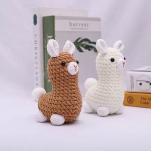 Lullaby Llama Low Sew Crochet Pattern, crochet alpaca, stuffed alpaca, handmade alpaca, alpaca plush, crochet keychain pattern