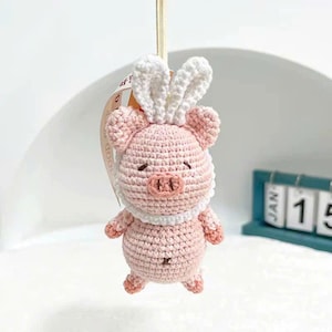Crochet piglet, pig amigurumi, crochet keychain pattern, crochet keychain charm, crochet pattern, crochet pig, guinea pig crochet