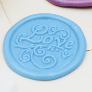 Love - Lakzegelstempel – Elegante Bloemenkrul Design – 25mm Hoogwaardige Messing Stempel voor Trouw, Valentijn en Romantische Geschenken