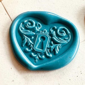 Heart Lock Wax Seal Stamp – Elegant Keyhole Design | 25x28mm Brass Seal for Invitations & Gifts