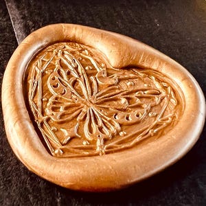 Carimbo de cera de borboleta de coração – Design romântico elegante para casamentos, cartas e artesanato (24 x 27 mm)