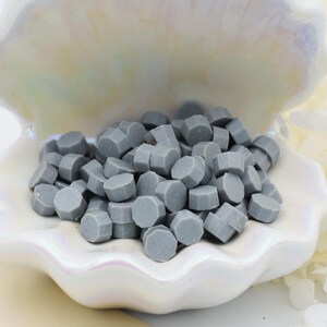 Perline di ceralacca D50 Gray Fog - Grigio opaco morbido per un'estetica minimalista e moderna / 30 g / Per inviti, journaling e artigianato