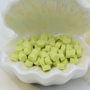 Perline di ceralacca D19 Matcha Mist - Colore giallo verde tenue / 30 g (circa 100 perline) Perline di cera per inviti di nozze, buste e regali