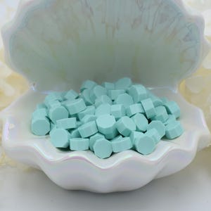 L16 Icy Mint lakzegelkralen – Koele pastelblauwe kleur met een matte afwerking | 30 g | Voor uitnodigingen, journaling en creatieve projecten