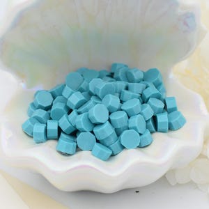 D25 – lakkralen met turquoise bloei – heldere turquoise kleur | 30 g (ongeveer 100 kralen) waskralen voor huwelijksuitnodiging, envelop en cadeaus