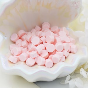 Perline di ceralacca D01-Blush Petal – Best Seller / Colore rosa tenue / 30 g (circa 100 perline) Perline di ceralacca per inviti di nozze, buste e regali