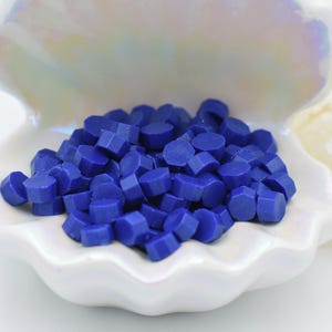 D30 – Perline di ceralacca blu nebulosa – Colore blu intenso / 30 g (circa 100 perline) Perline di ceralacca per inviti di nozze, buste e regali