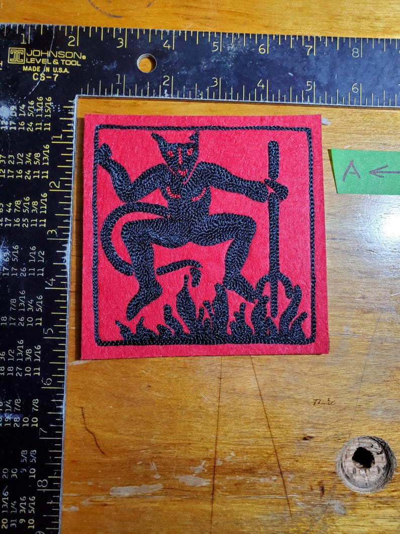 ONE Devil Cavorting in Flames Patch Chainstitch Embroidered Patch Very Large afbeelding 3