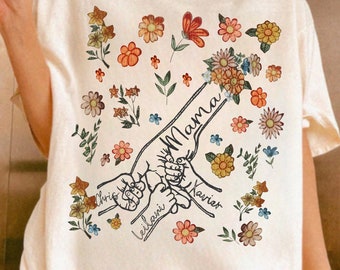 Personalisiertes Holding Mom‘s Hand Shirt, Hold My Hand Shirt, Familien-Custom, Muttertag 2024, Oma-Shirt, Geburtstagsshirt, neues Kind-Shirt