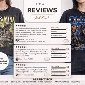 Puede incluir: Dos camisetas de color gris oscuro con dise&ntilde;os gr&aacute;ficos. Una presenta un grupo de gatos con el texto "KASI & MINA", la otra tiene un grupo de perros salchicha con el texto "COOPER". La imagen tambi&eacute;n muestra rese&ntilde;as de clientes y el texto "REAL REVIEWS".