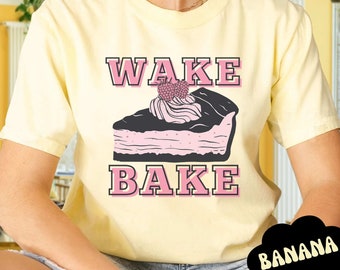 Wake and Bake Cake camisa, camiseta de pastel divertida camisa de stoner, regalo para regalo de pothead para panadero, camisa de novia de stoner, camisa de pastel de frambuesa