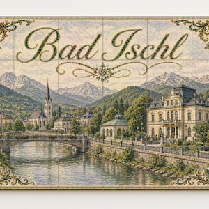 Può includere: Pannello di piastrelle decorativo con una vista panoramica di Bad Ischl, Austria. L'opera d'arte raffigura un fiume, un ponte, edifici e montagne, con il nome della città in elegante scrittura. Bordo floreale.