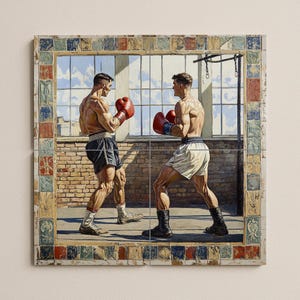 Può includere: Un'opera d'arte incorniciata raffigurante due pugili sul ring, con guantoni rossi e pantaloncini. Lo sfondo mostra un muro di mattoni, una finestra con cielo blu e un bordo di piastrelle decorative.