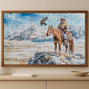 Peut inclure: Peinture à l'aquarelle encadrée représentant une personne à cheval dans un paysage de montagne enneigé. Un aigle vole au-dessus. L'œuvre est montée sur une grille de carreaux, encadrée de bois brun, et évoque l'aventure.