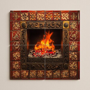 Può includere: Un camino decorativo con un fuoco scoppiettante. Il camino è incorniciato da piastrelle rosse e dorate con motivi floreali. Le fiamme del fuoco sono di colore arancione brillante e giallo, con braci incandescenti sottostanti.