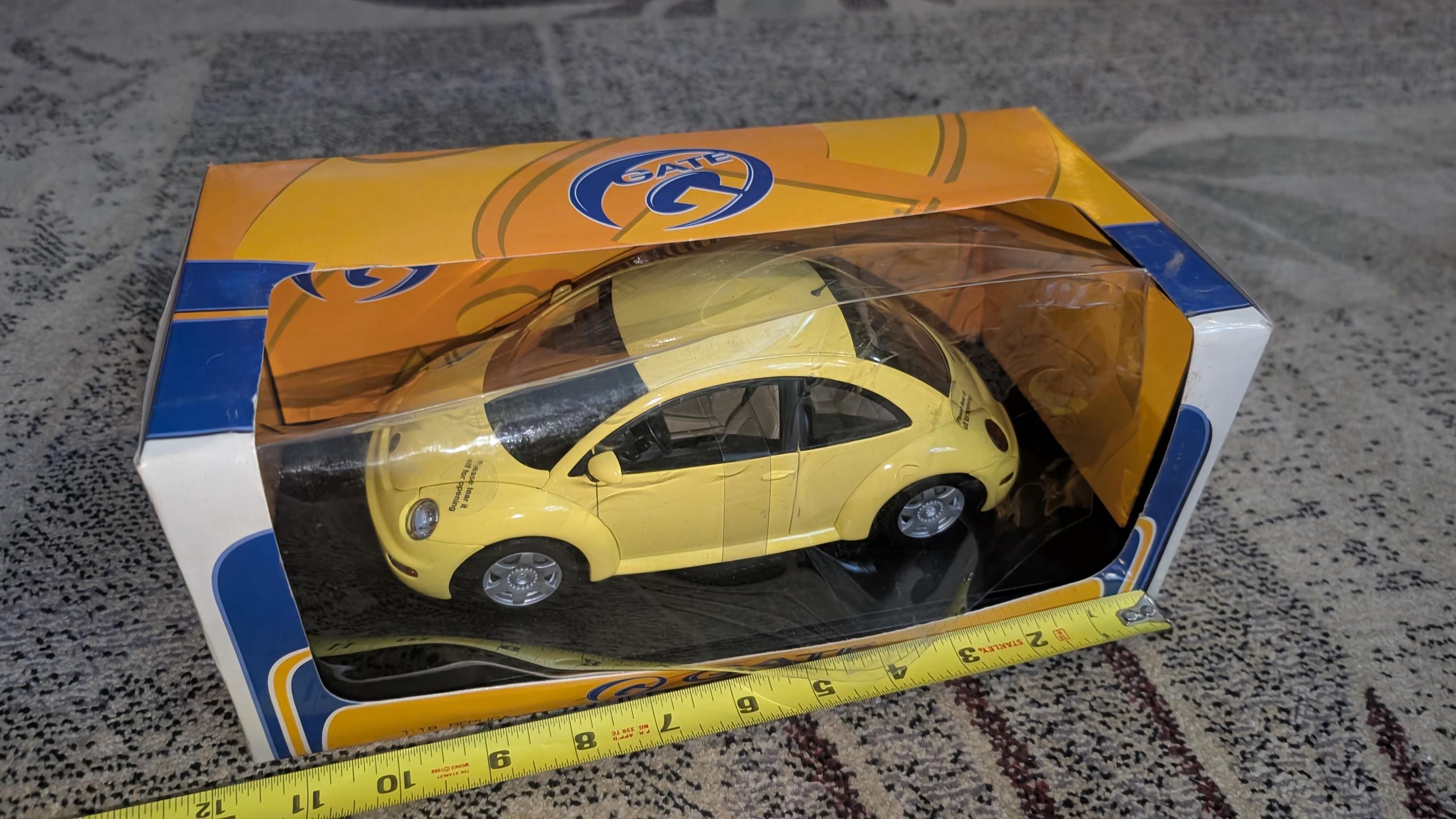 Vintage Bright Yellow Gate 1/18 1998 2001 Volkswagen New Beetle
