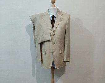 Beige/cream suit