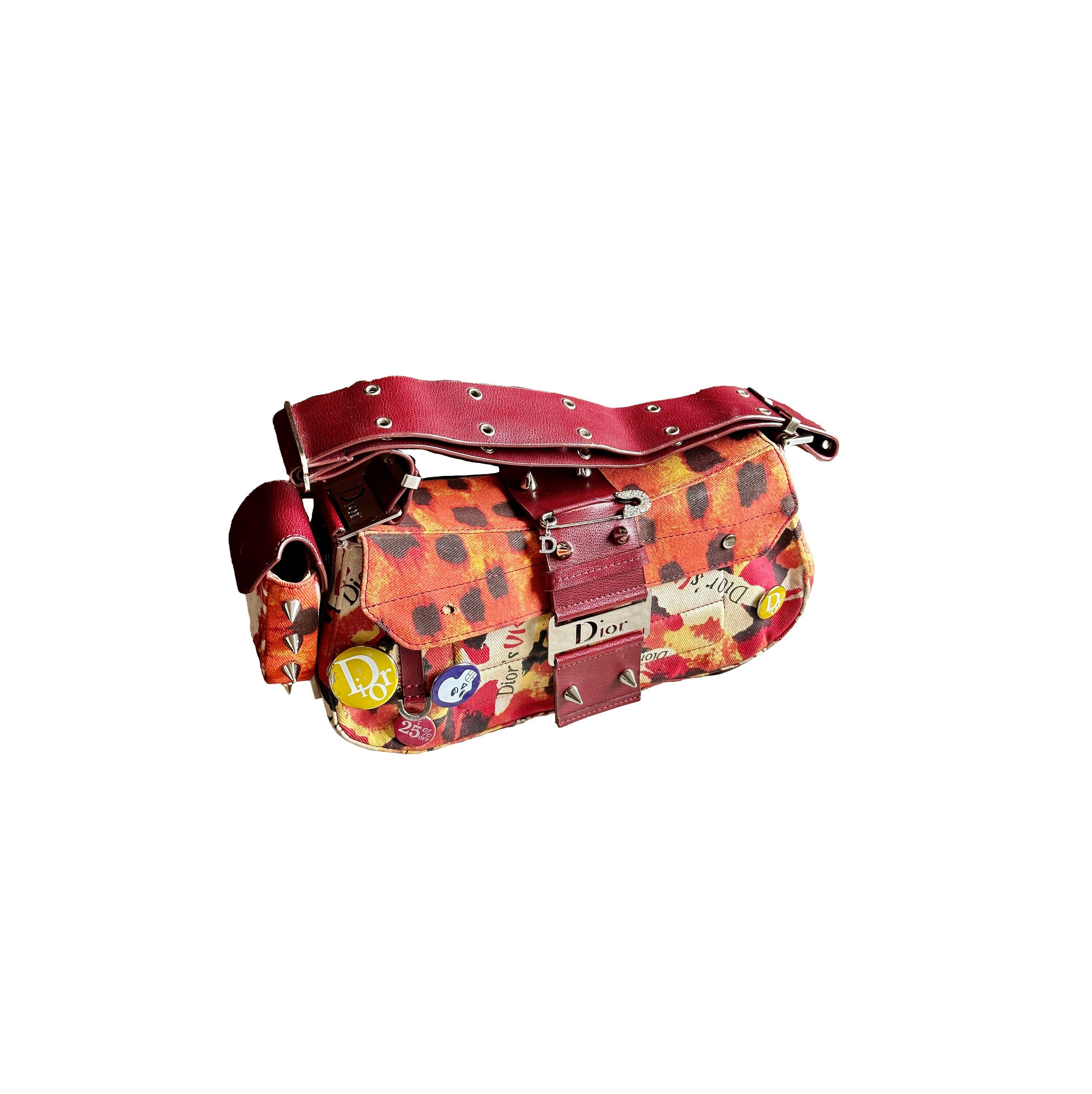 Dior ♡レア♡ヴィンテージ品 ジョン・ガリアーノ缶バッチブローチセット 3点 Vintage Christian Dior Columbus Avenue Bag VICTIM by John Galliano
