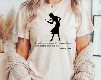 Girl Detective T-shirt: Retro Sleuth Book Lover Gift