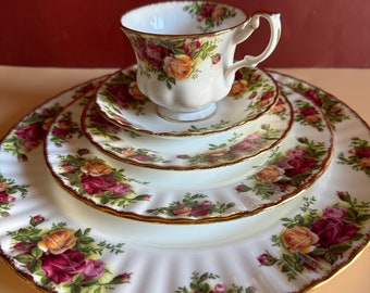 Royal Albert Old Country Roses Cutlery Set: 45-piece