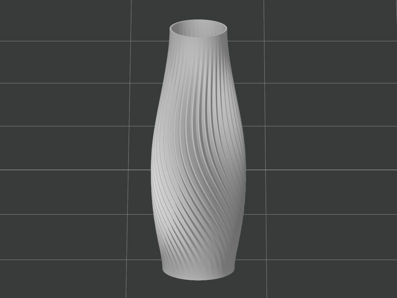 Puede incluir: Un jarr&oacute;n de cer&aacute;mica blanco con un dise&ntilde;o de textura en espiral. El jarr&oacute;n es alto y delgado, con una base redonda y una abertura estrecha.