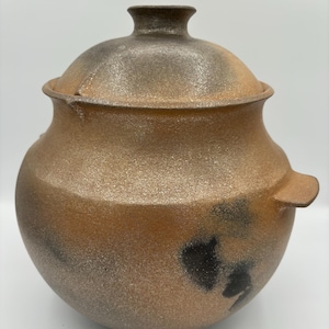 Hand built bean pot with lid (6.5 quart) pottery, cookware, cook pot, casserole, versatile!