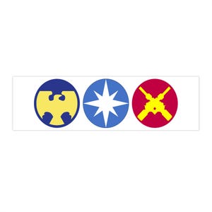 Könnte beinhalten: Ein rechteckiges Design mit drei kreisförmigen Emblemen. Der erste Kreis ist blau mit einer gelben Adlersilhouette. Der zweite ist blau mit einem weißen achtspitzigen Stern. Der dritte ist rot mit gekreuzten gelben Pistolen.